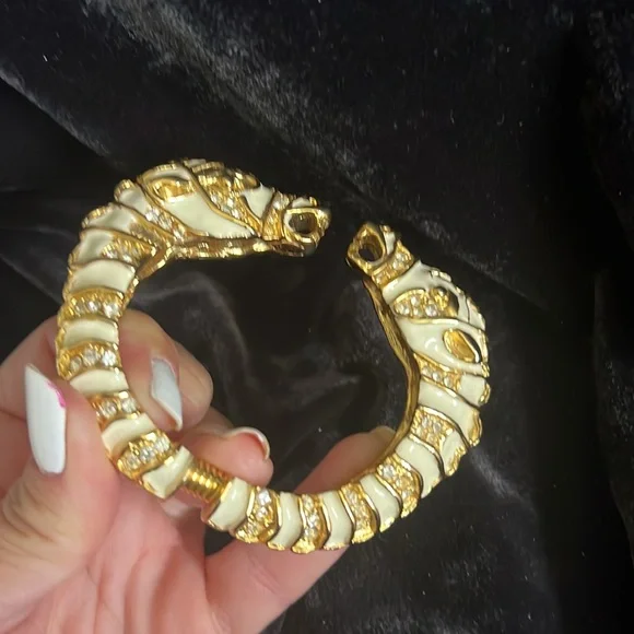 Kenneth Jay Lane enamel zebra bracelet with rhinestones - Picture 4 of 8